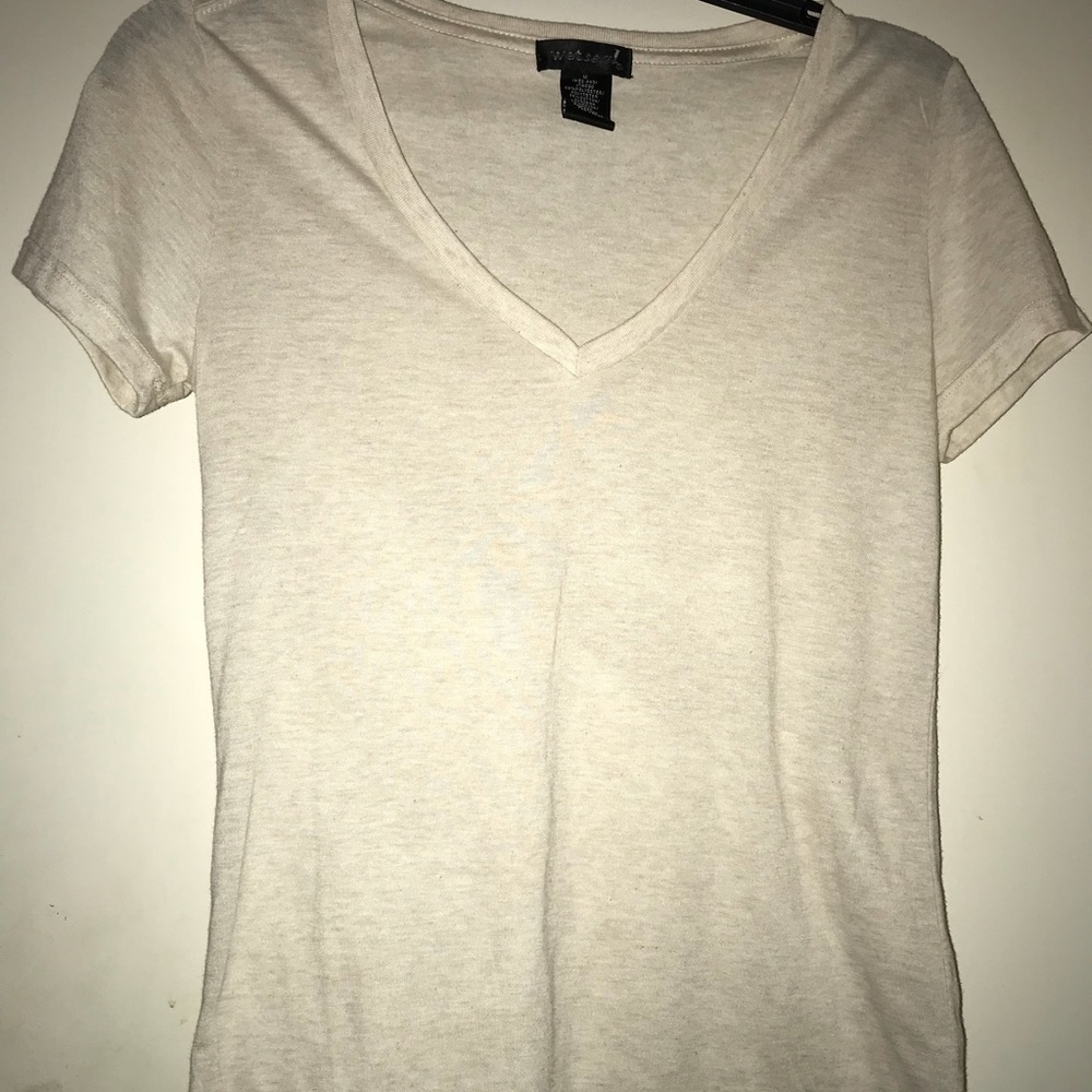 V-Neck off white shirt
